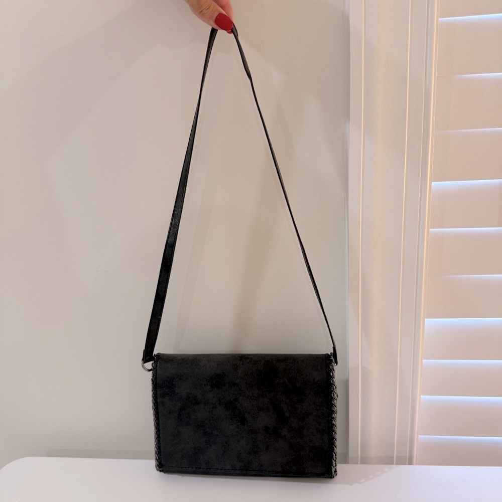 Elegant Chain-Trimmed Wallet Bag - Picture 3 of 16